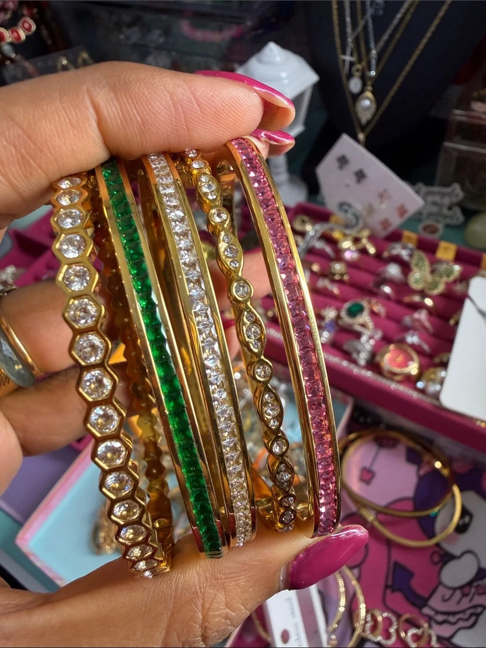 N/A elegant gold